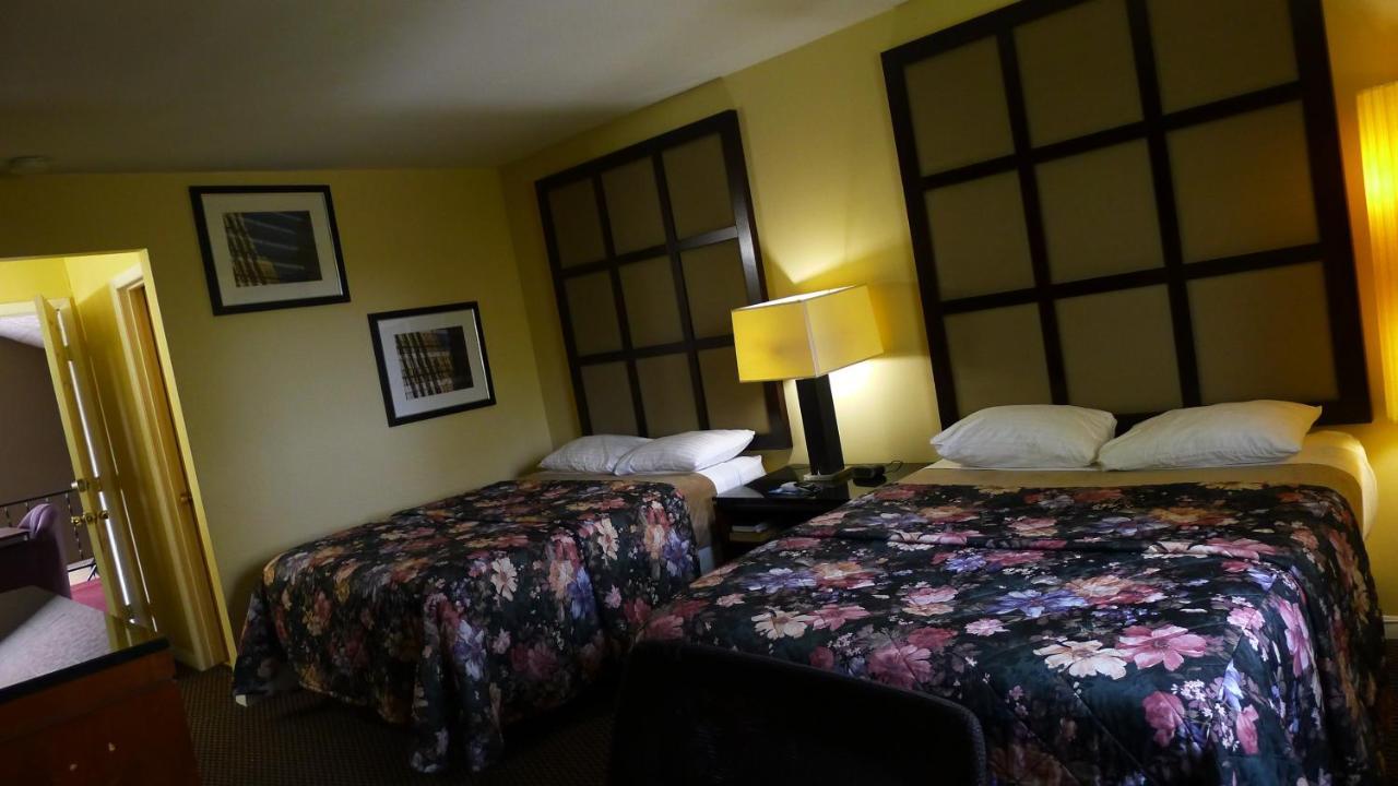 Relax Inn Watertown Exterior foto