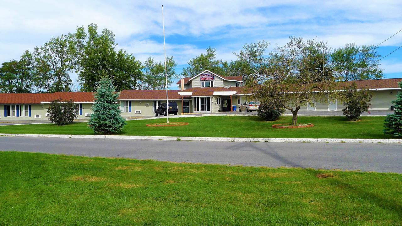 Relax Inn Watertown Exterior foto