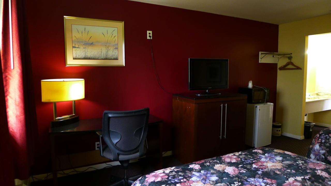 Relax Inn Watertown Exterior foto